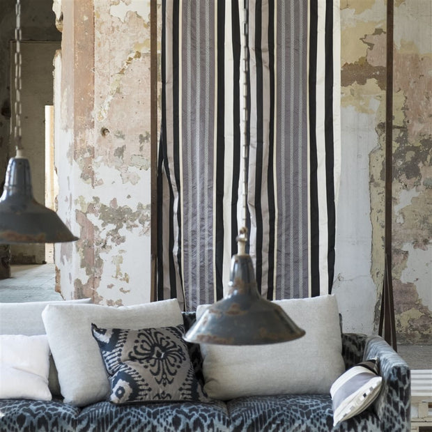 Designers Guild Hiranya - Noir